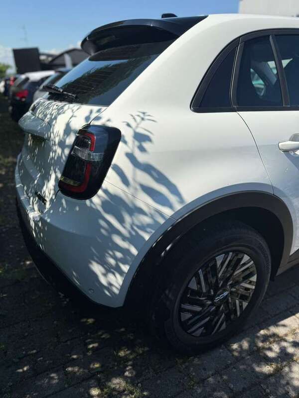 Usata Fiat 600 100 CV (73 kW) 2024 Beige