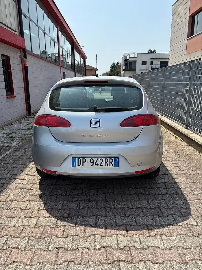 Usata Seat Leon 90 CV (66 kW) 2008 Grigio Utilitaria
