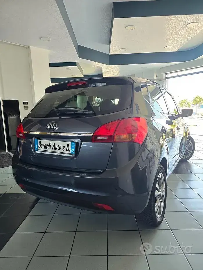 Usata Kia Venga 90 CV (66 kW) 2016 Grigio Utilitaria