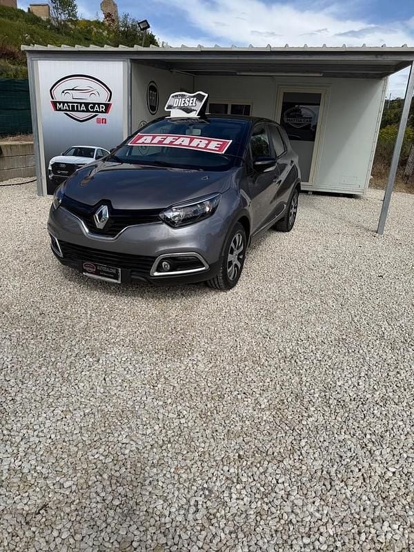 Usata Renault Captur 90 CV (66 kW) 2015 Grigio SUV