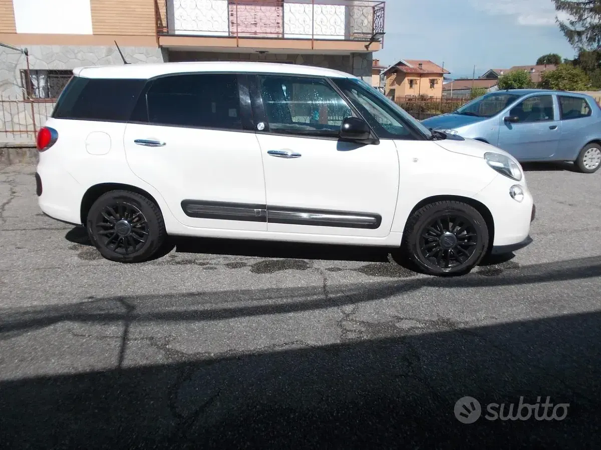 Gebraucht Fiat 500L Living 105 PS (77 kW) 2014 Weiß Van / Kleinbus