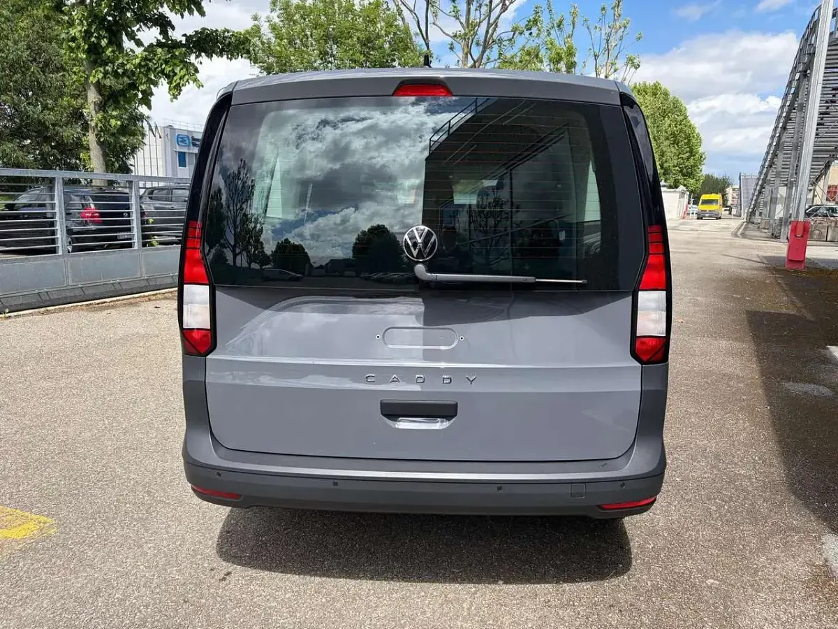 Nuova VW Caddy Maxi 102 CV (75 kW) 2026 Pure grey Monovolume