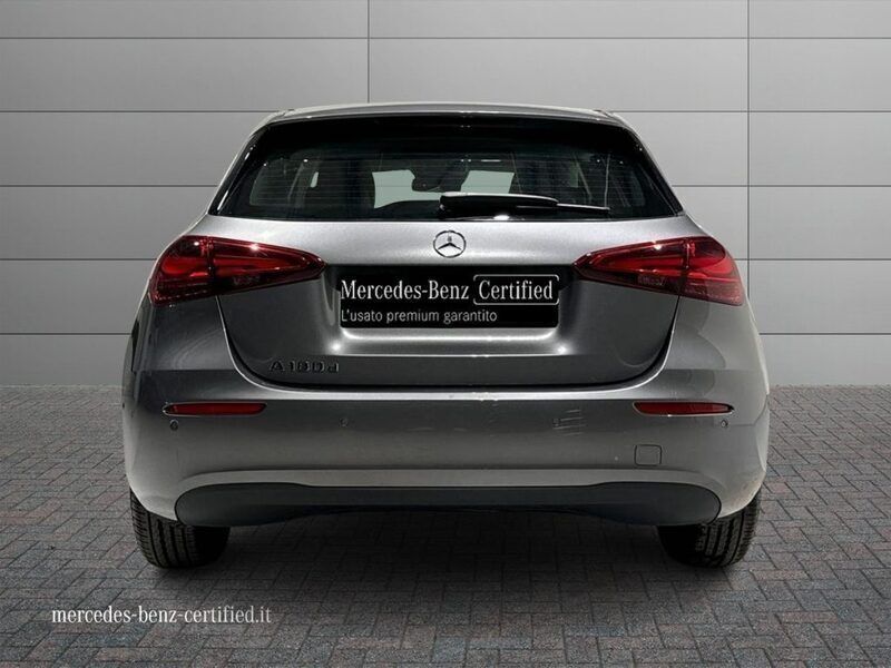 Usata Mercedes A180 Advanced 116 CV (85 kW) 2023 Grigio montagna Berlina