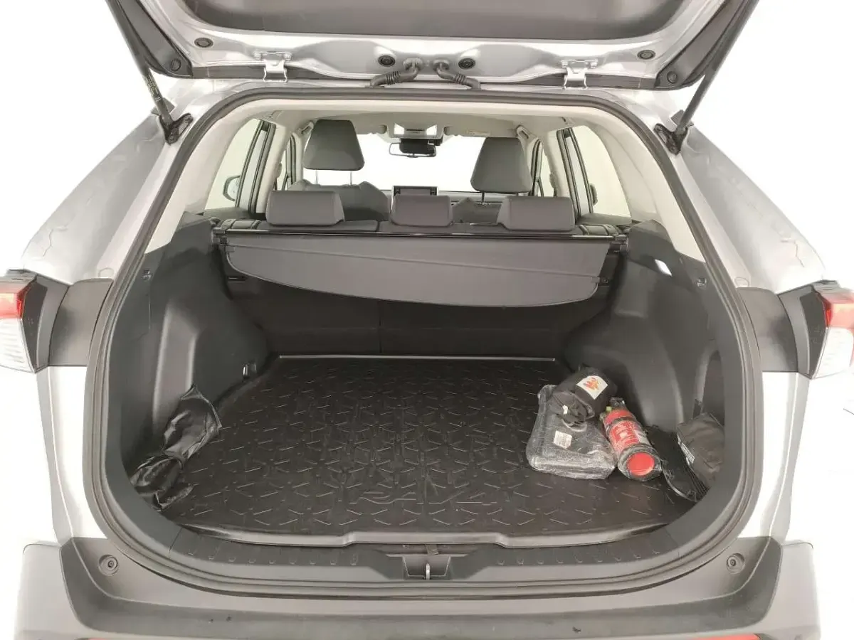 Usata Toyota RAV4 Hybrid Business Edition 218 CV (160 kW) 2022 Argento SUV