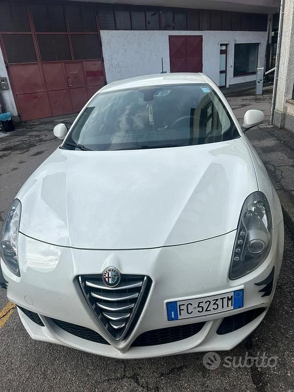 Usata Alfa Romeo Giulietta Distinctive 120 CV (88 kW) 2016 Bianco Berlina