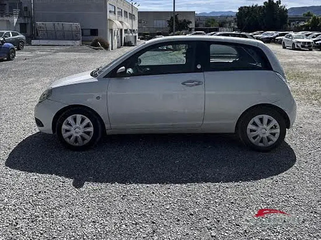 Usata Lancia Ypsilon 77 CV (56 kW) 2009 Bianco Utilitaria