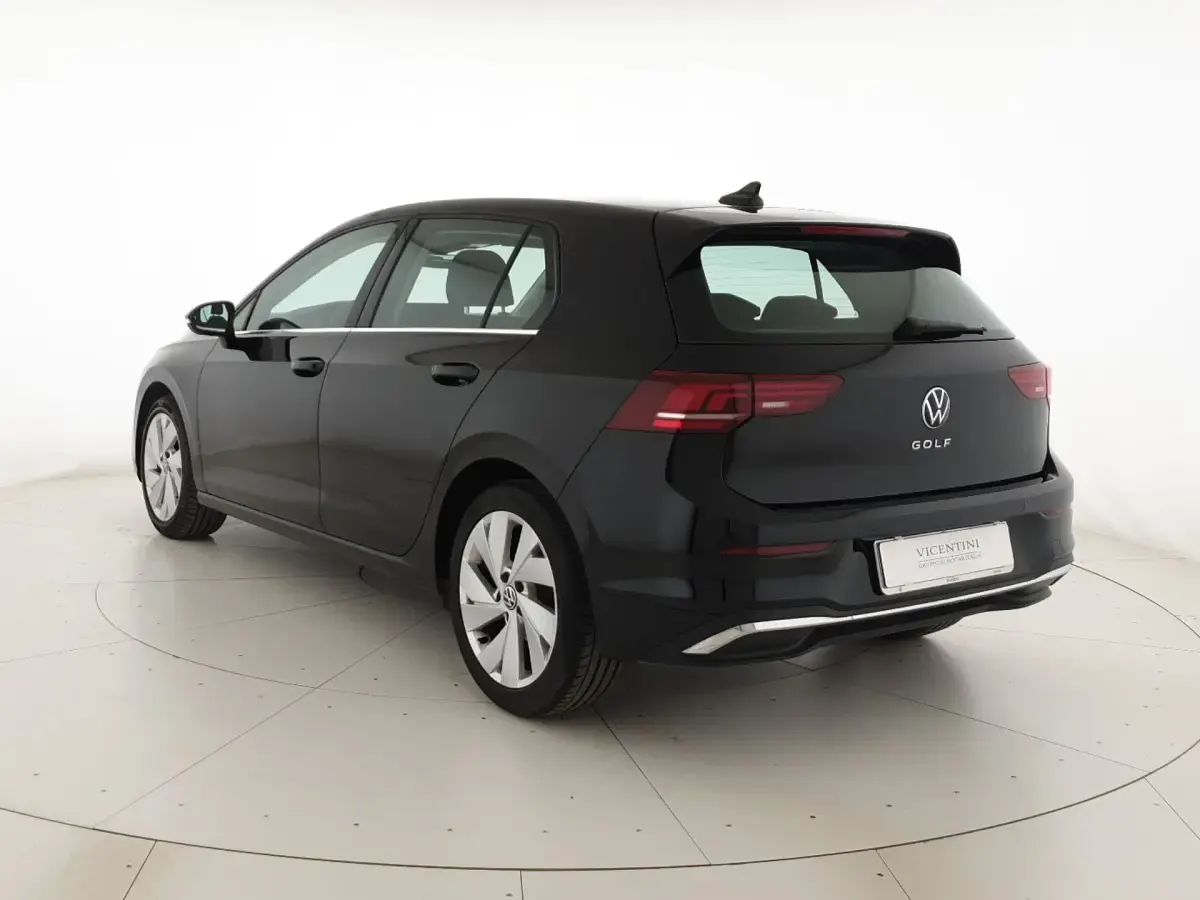 Usata VW Golf VIII Style 150 CV (110 kW) 2025 Grenadill black metallizzato Berlina