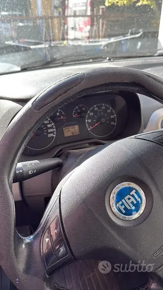 Usata Fiat Grande Punto 77 CV (56 kW) 2006 Utilitaria