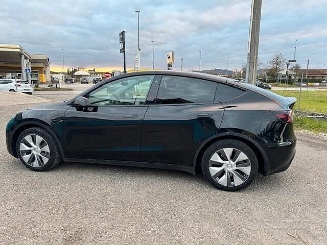 Usata Tesla Model Y Long Range AWD 378 kW (514 CV) 2023 Nero SUV