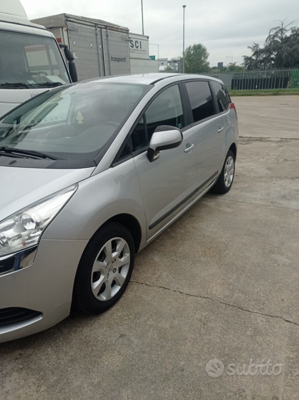Usata Peugeot 5008 115 CV (84 kW) 2013 Grigio Monovolume