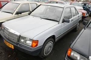 Usata Mercedes 190 72 CV (52 kW) 1986 Grigio Berlina