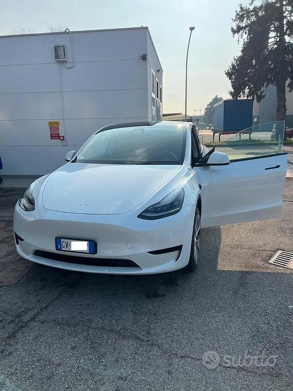 Usata Tesla Model Y RWD 250 kW (340 CV) 2024 Bianco SUV