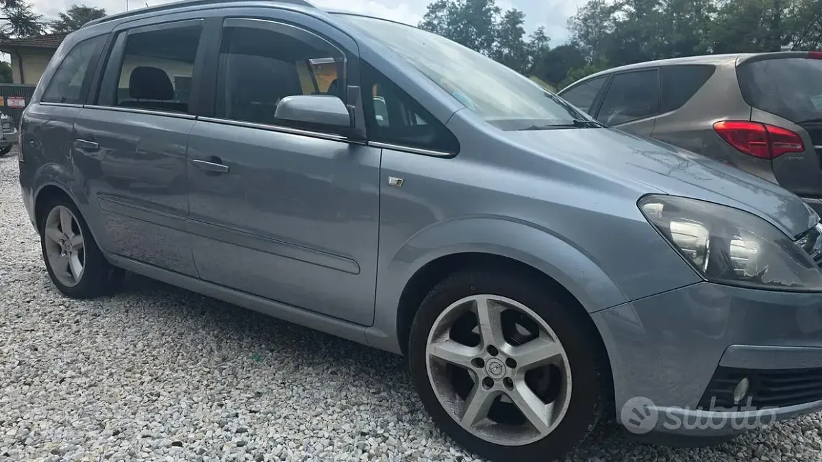 Usata Opel Zafira 139 CV (102 kW) 2006 Bluazzurro Monovolume