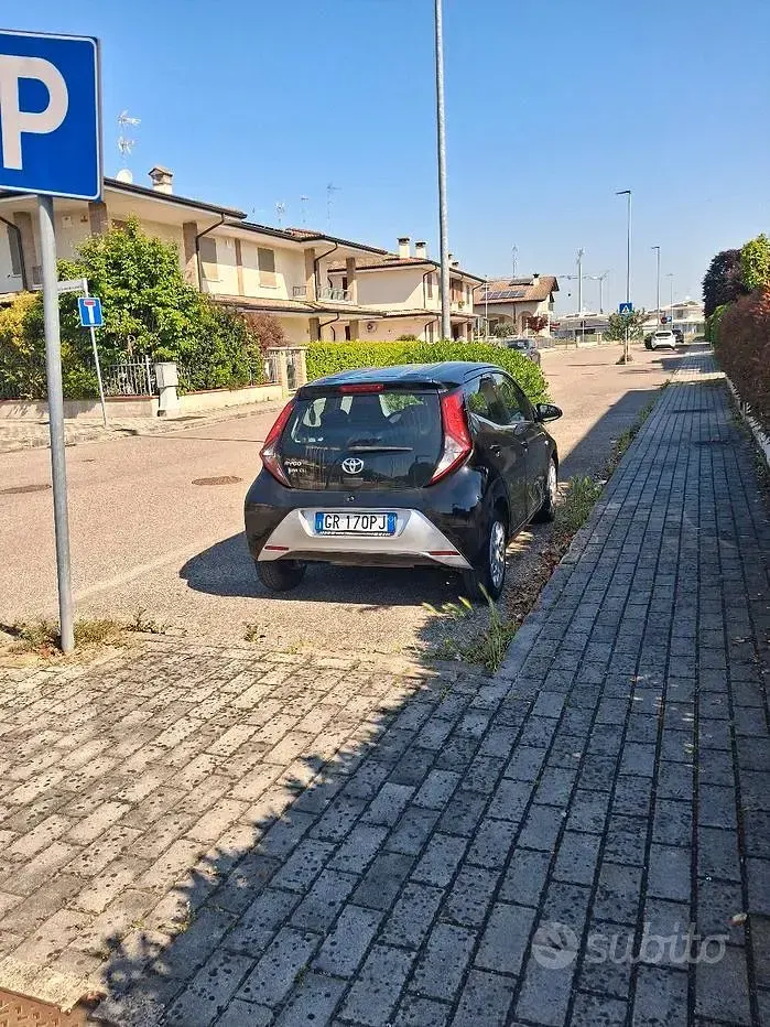 Usata Toyota Aygo 72 CV (52 kW) 2021 Nero Utilitaria