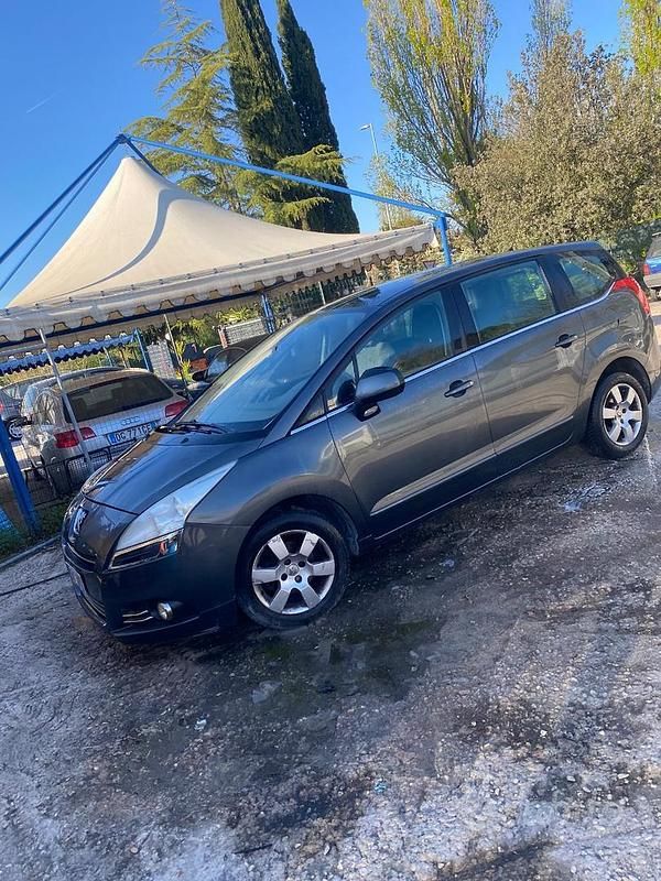 Usata Peugeot 5008 115 CV (84 kW) 2013 Grigio Monovolume