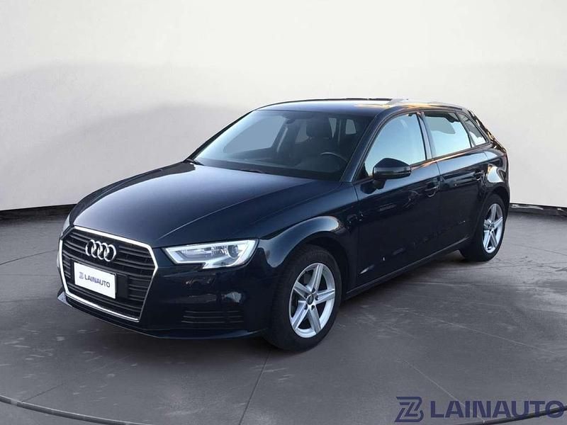 Blu Usata 2019 Audi A3 Business Tre volumi | 17.400 € (Buon prezzo) - Immagine 1/4