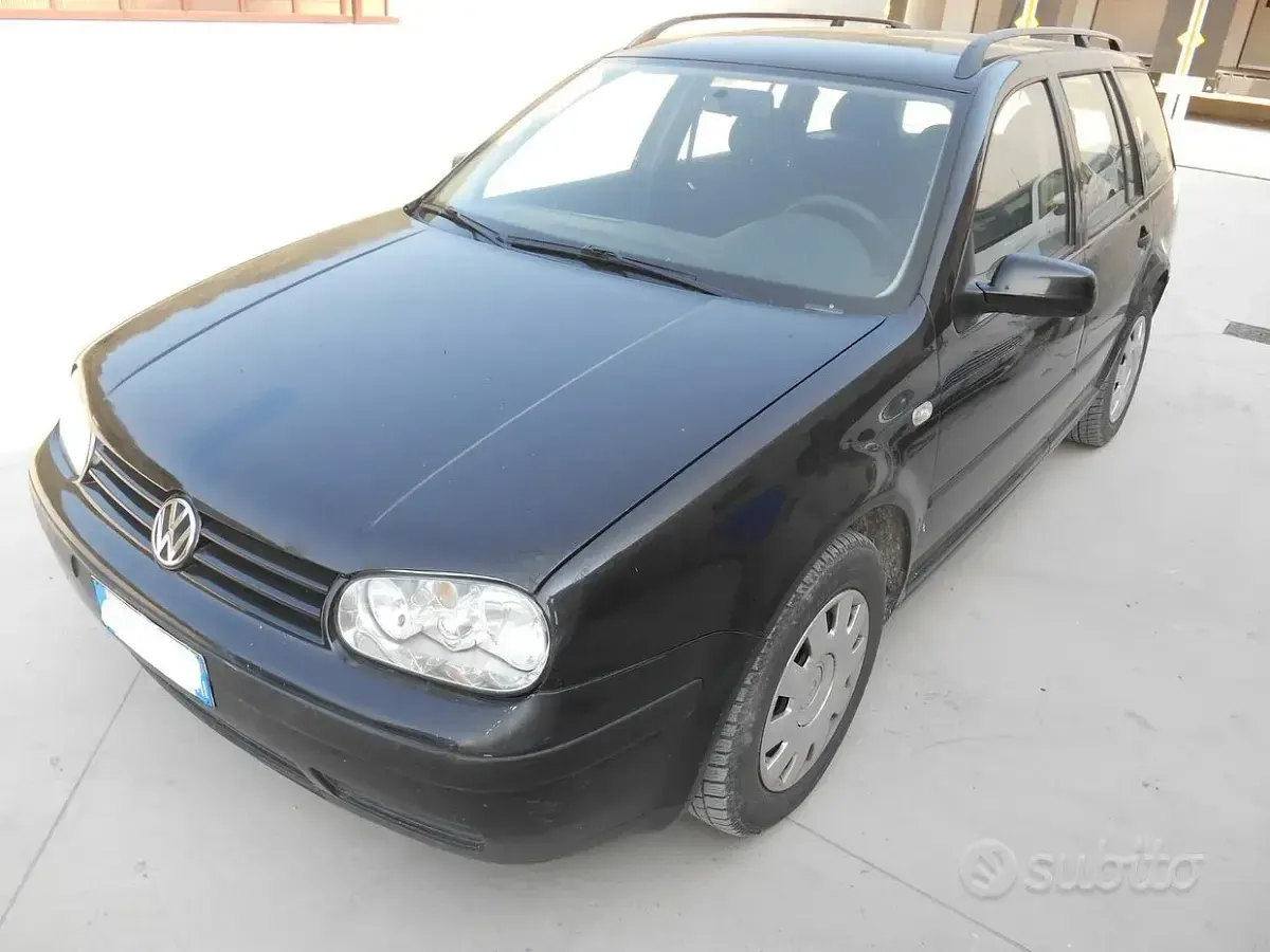 Begagnad VW Golf IV 90 HK (66 kW) 2002 Svart Kombi