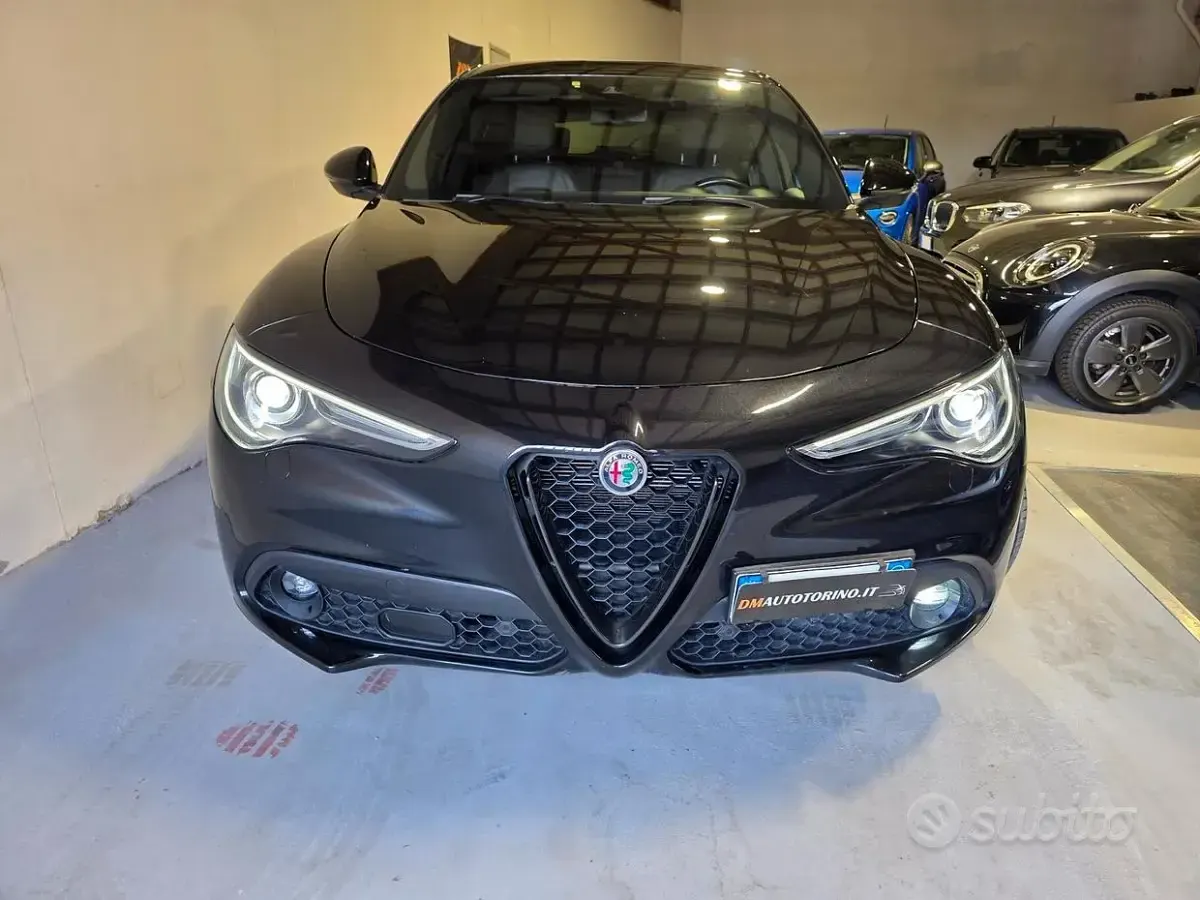 Usata Alfa Romeo Stelvio Veloce 209 CV (153 kW) 2022 Nero SUV