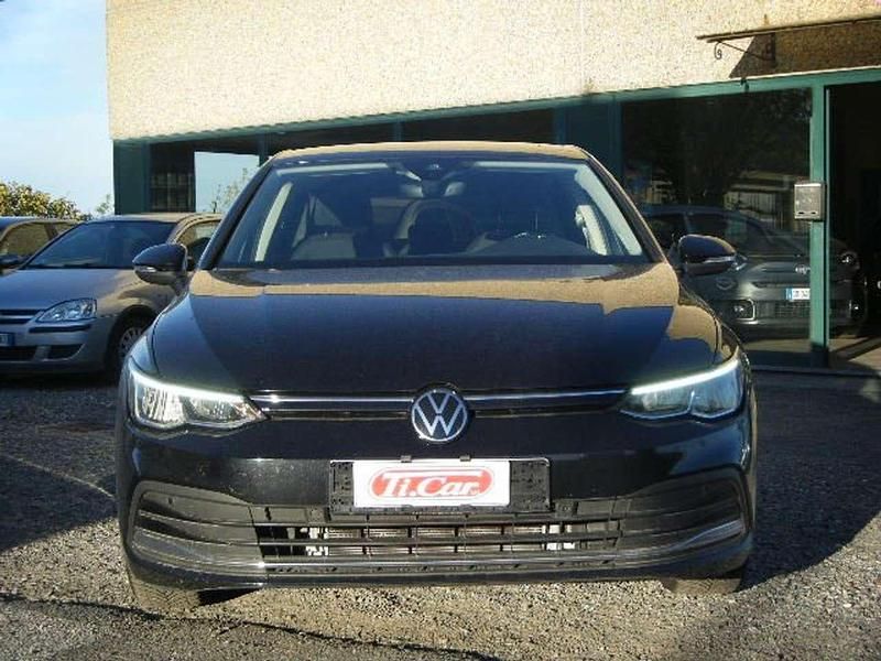 Nero Usata 2024 VW Golf VIII Move Tre volumi | 27.600 € (Buon prezzo) - Immagine 1/4