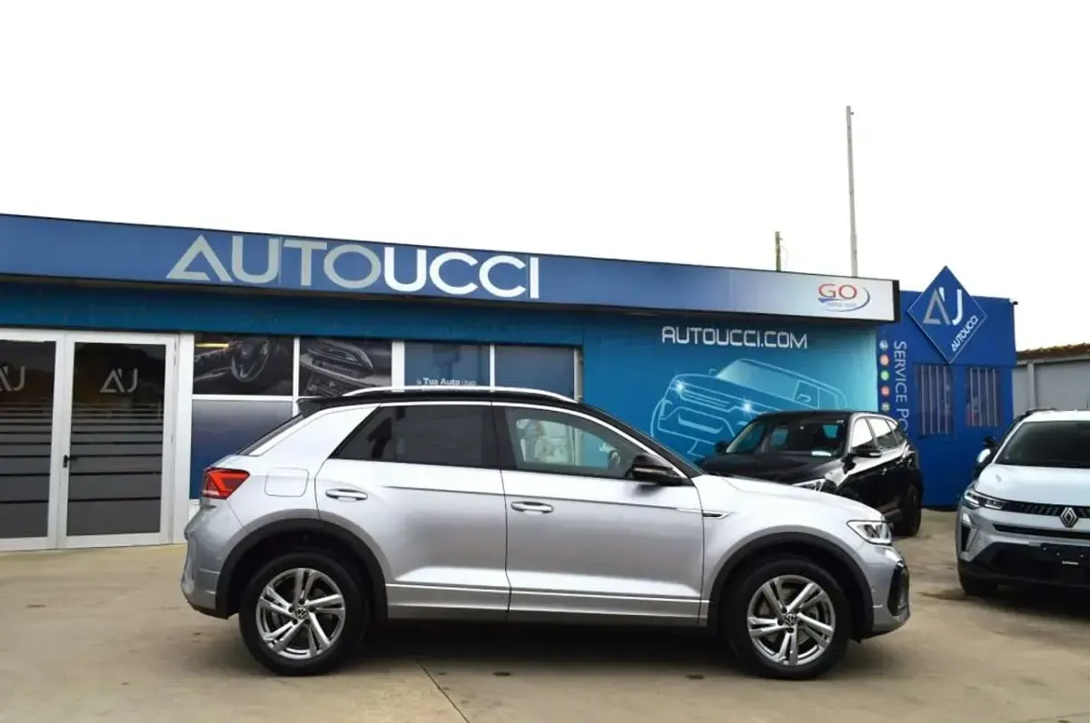 Usata VW T-Roc R-line 150 CV (110 kW) 2023 Grigio tetto nero SUV