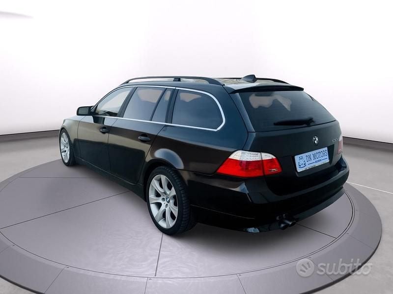 Usata BMW 530 235 CV (172 kW) 2009 Nero Station wagon