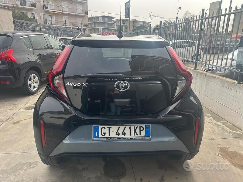 Usata Toyota Aygo X Lounge 72 CV (52 kW) 2024 Blu SUV