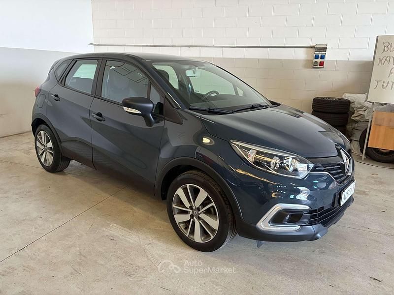Usata Renault Captur Life 90 CV (66 kW) 2019 Grigio cenere SUV