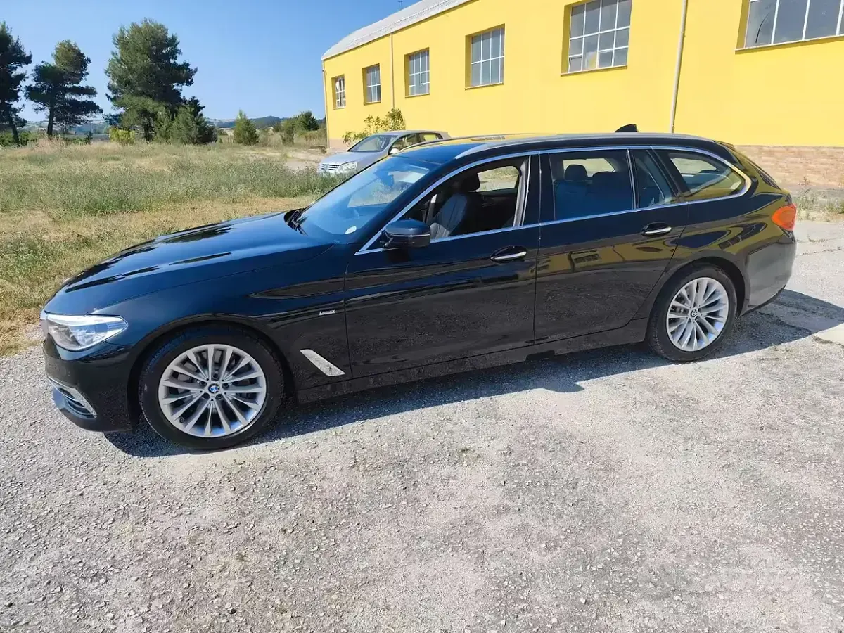 Usata BMW 530 Luxury Line 249 CV (183 kW) 2019 Bluazzurro Station wagon