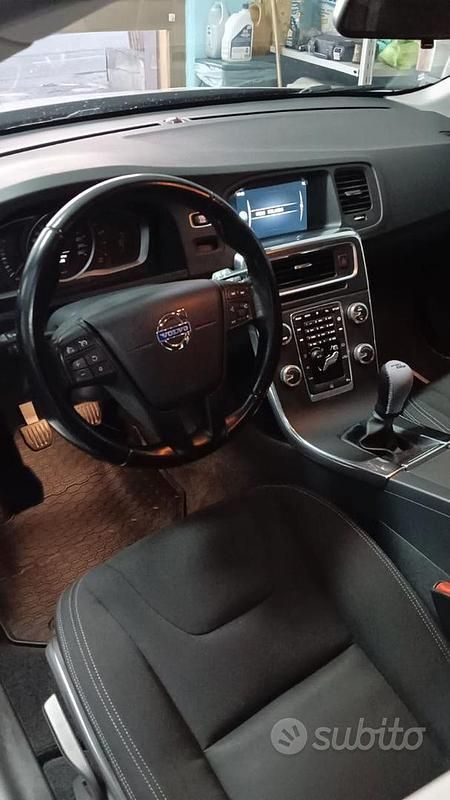 Usata Volvo V60 120 CV (88 kW) 2015 Grigio Station wagon