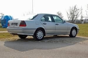 Usata Mercedes C200 192 CV (141 kW) 1997 Argento Berlina