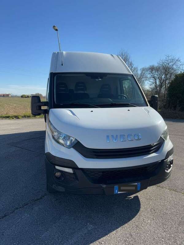 Usata Iveco Daily 136 CV (100 kW) 2018 Bianco Furgone