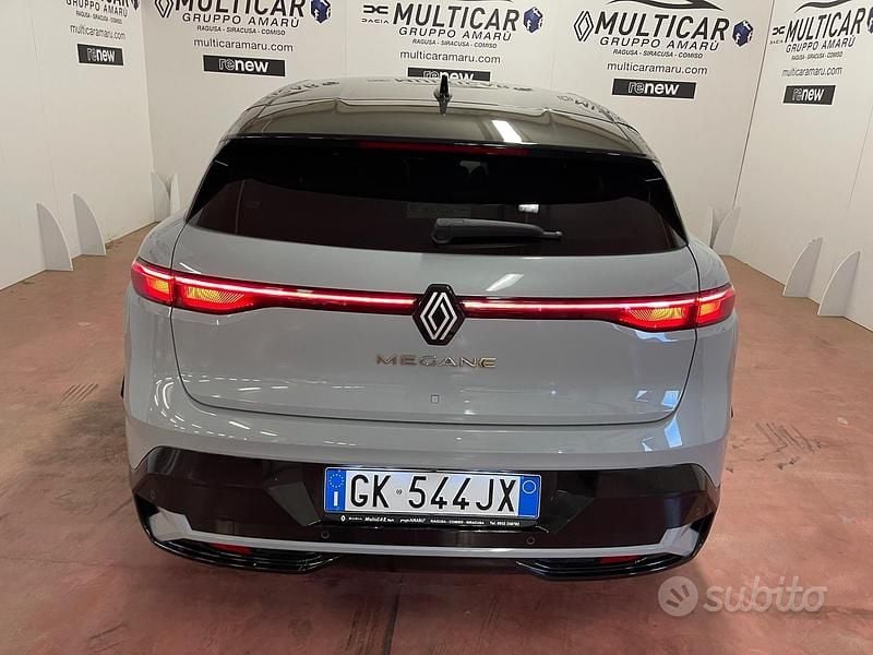 Usata Renault Megane E-Tech Techno 161 kW (220 CV) 2023 Grigio SUV