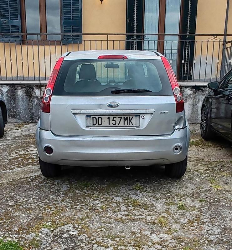 Usata Ford Fiesta 2007 Grigio Utilitaria