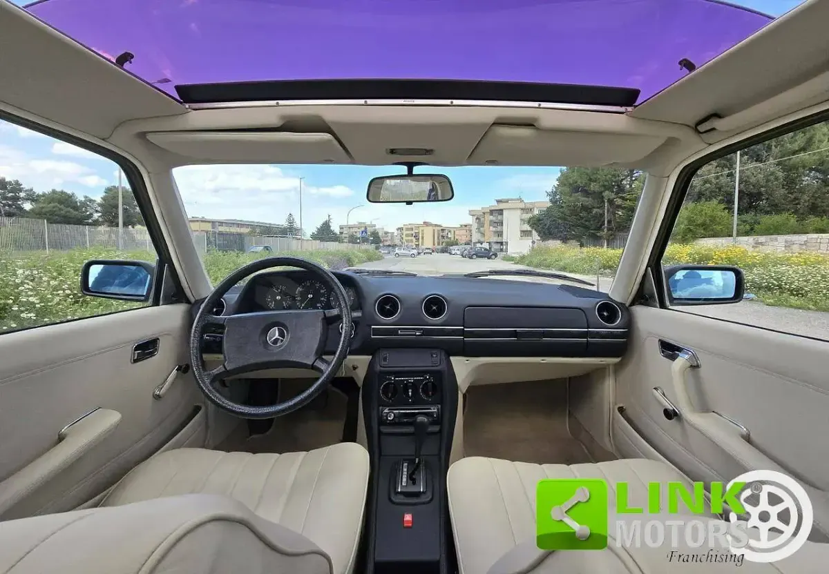 Usata Mercedes 240 72 CV (52 kW) 1982 Verde Berlina