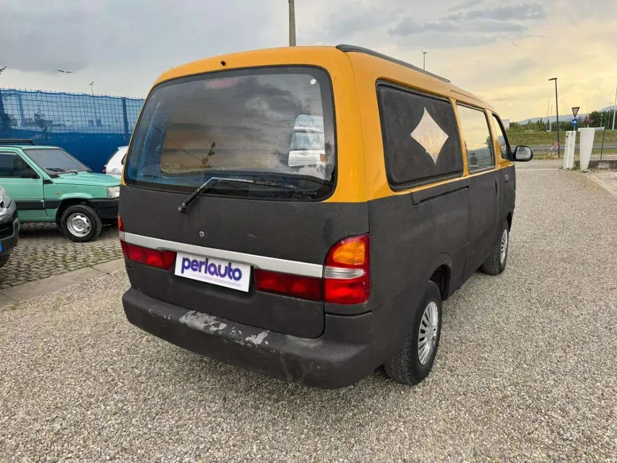Usata Kia Bongo Air 94 CV (69 kW) 2004 Nero/giallo Furgone