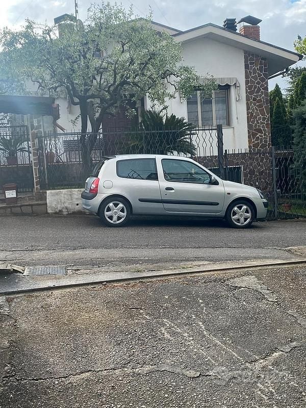 Usata Renault Clio 2003 Grigio Coupé
