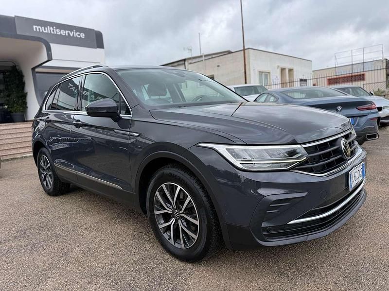 Usata VW Tiguan Life 122 CV (89 kW) 2022 Grigio SUV