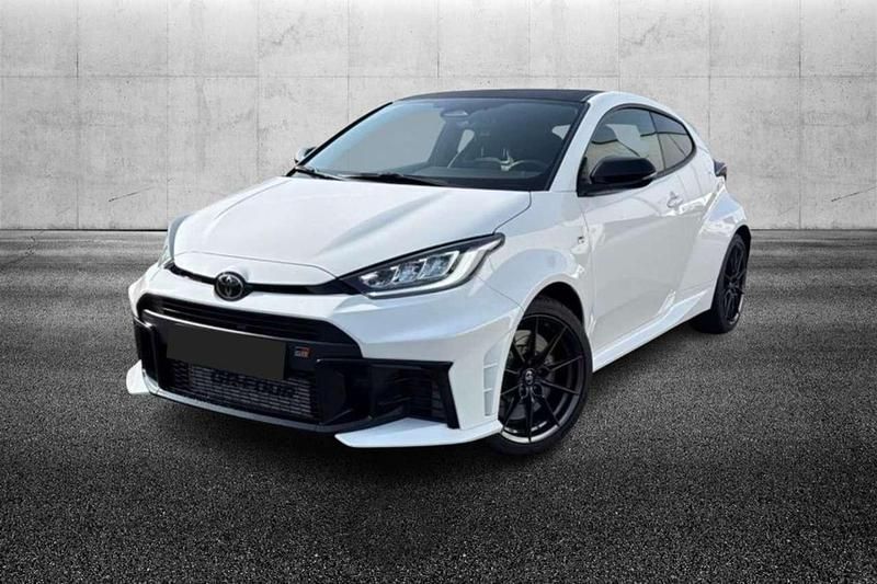 Usata Toyota Yaris 304 CV (223 kW) 2025 Bianco Utilitaria