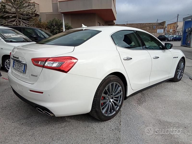 Usata Maserati Ghibli GranLusso 250 CV (183 kW) 2019 Bianco Berlina