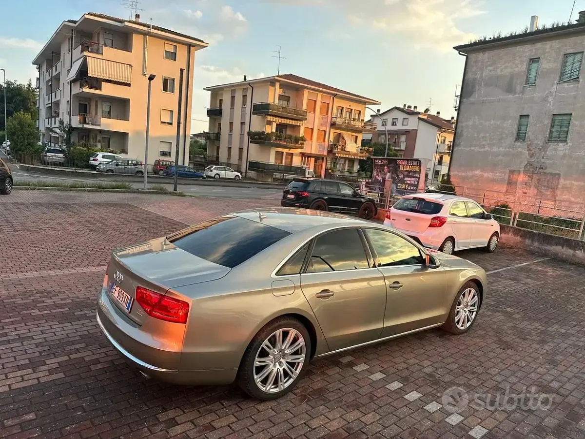 Usata Audi A8 233 CV (171 kW) 2011 Giallo Berlina