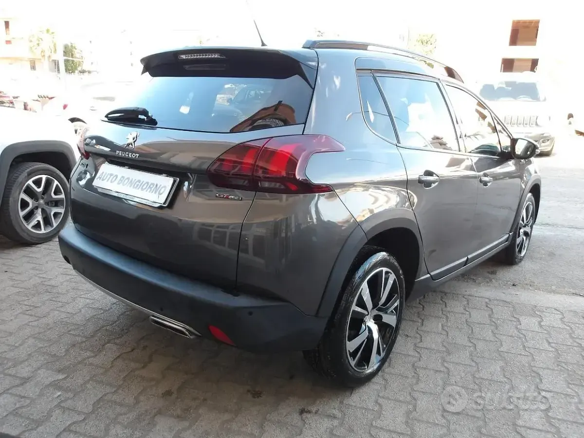 Używany Peugeot 2008 GT-line 110 KM (80 kW) 2018 Szary SUV