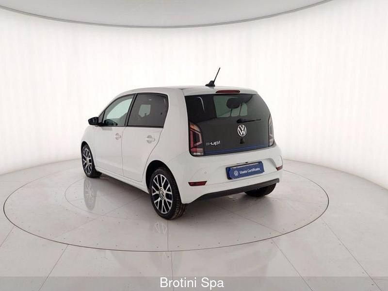 Usata VW e-up! 61 kW (83 CV) 2021 Bianco pastello Utilitaria