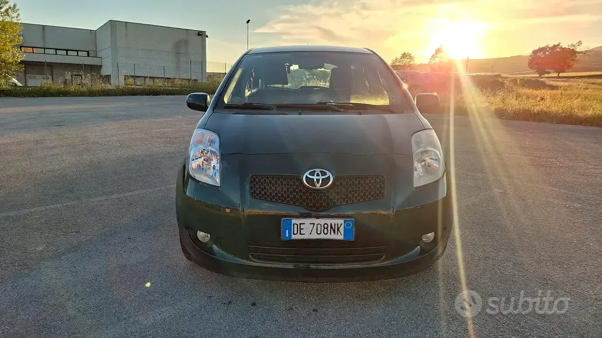 Usata Toyota Yaris 87 CV (63 kW) 2007 Verde Utilitaria
