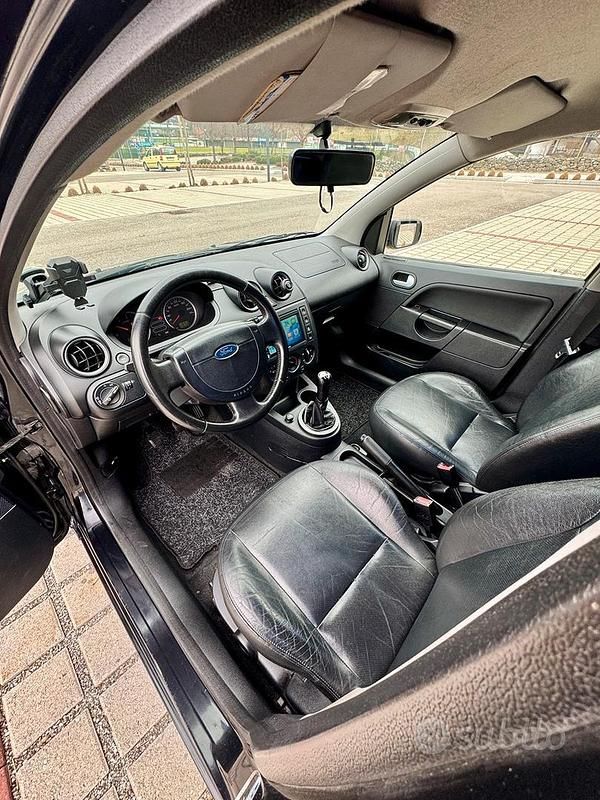Usata Ford Fiesta 2004 Nero Utilitaria