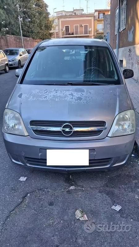 Usata Opel Meriva 101 CV (74 kW) 2004 Grigio Monovolume