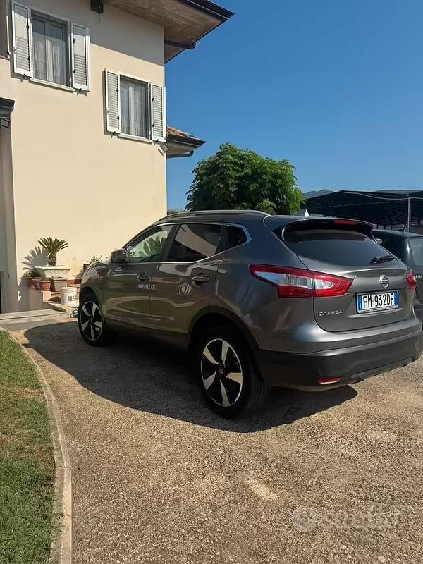 Usata Nissan Qashqai N-Connecta 131 CV (96 kW) 2017 Grigio SUV