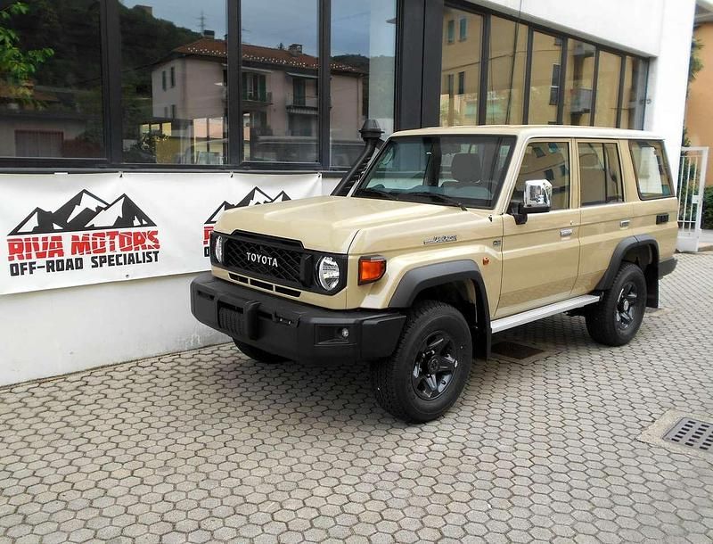 Nuova Toyota Land Cruiser 230 CV (169 kW) 2026 Beige SUV