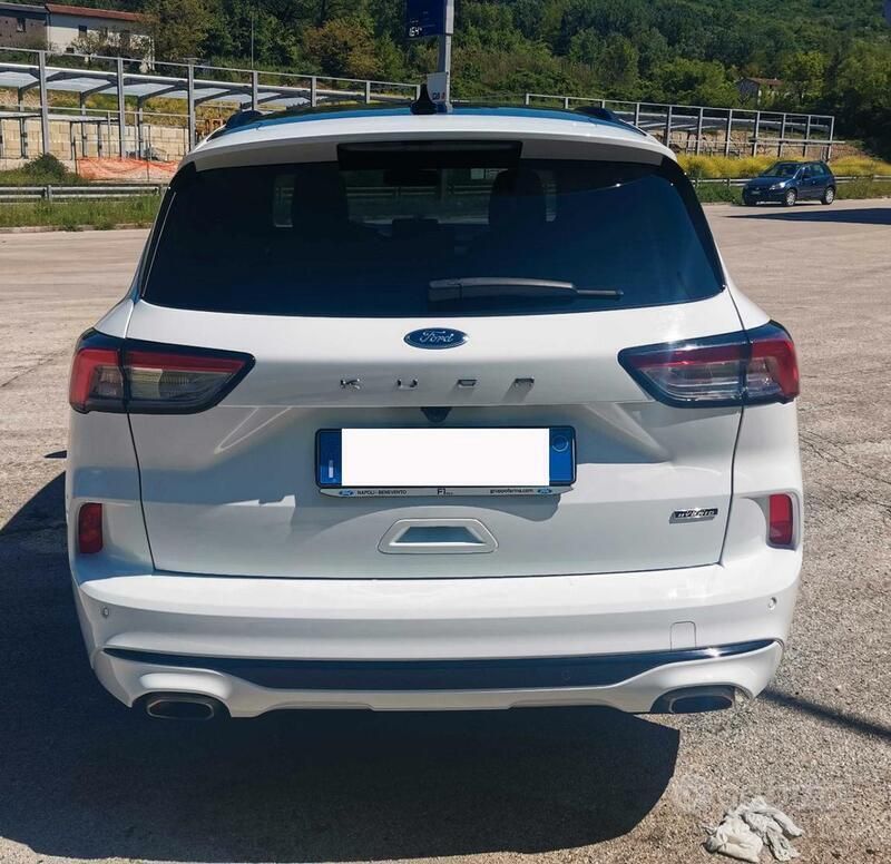Usata Ford Kuga 225 CV (165 kW) 2023 Bianco SUV