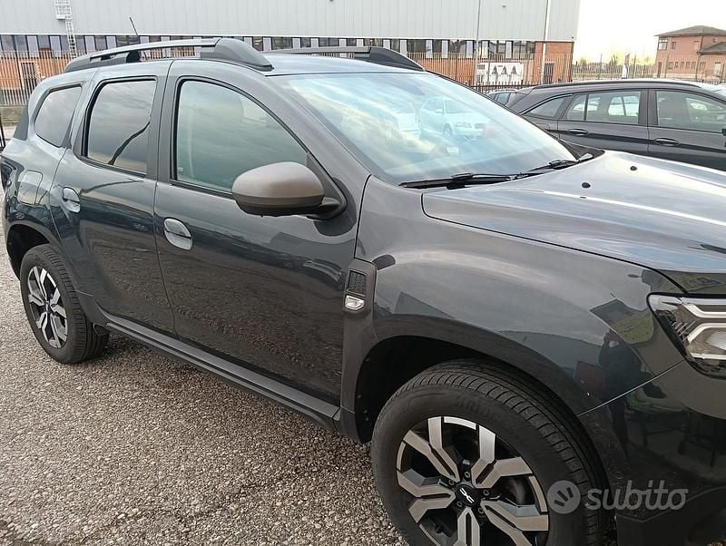 Usata Dacia Duster 101 CV (74 kW) 2023 Verde Berlina