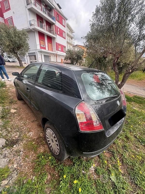 Usata Fiat Stilo 101 CV (74 kW) 2005 Nero Berlina